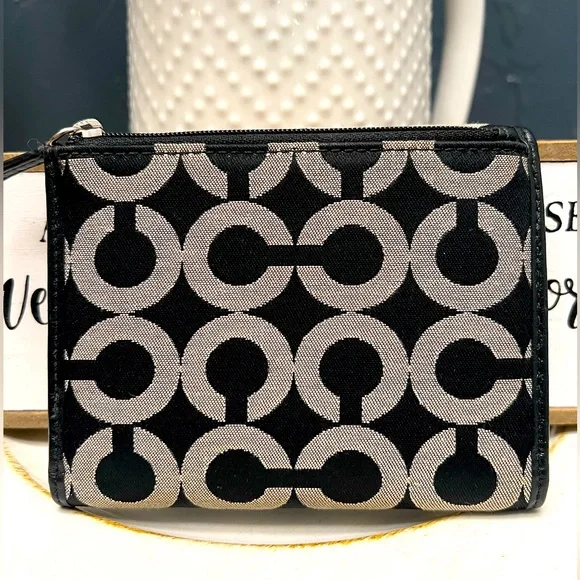 Coach wallet snap closure with zip compartment - Picture 2 of 12